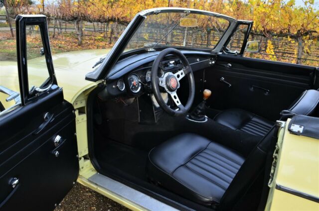 1967 MG MGB BEAUTIFUL EXAMPLE - NO RESERVE! - photo 12