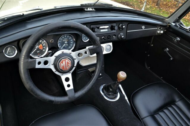 1967 MG MGB BEAUTIFUL EXAMPLE - NO RESERVE! - photo 13
