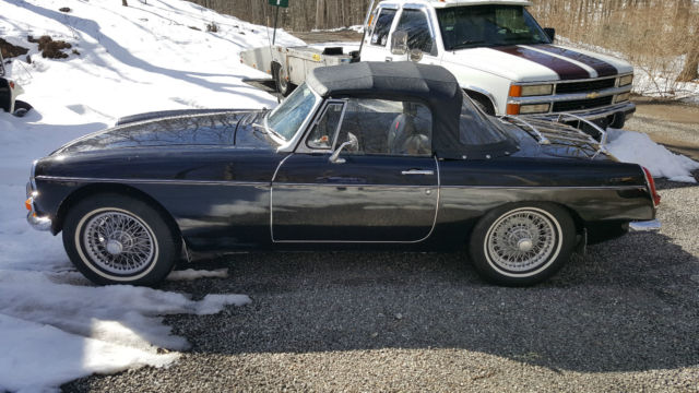 1967 MG MGB CONVERTIBLE - photo 2
