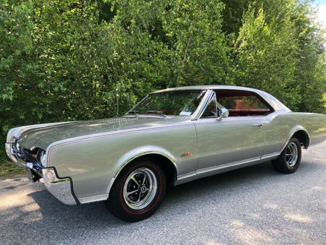1967 Oldsmobile 442 Holiday Coupe