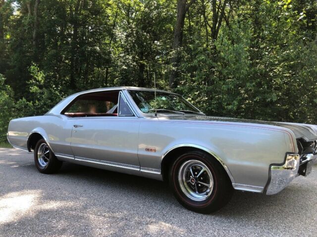 1967 Oldsmobile 442 Holiday Coupe - photo 2