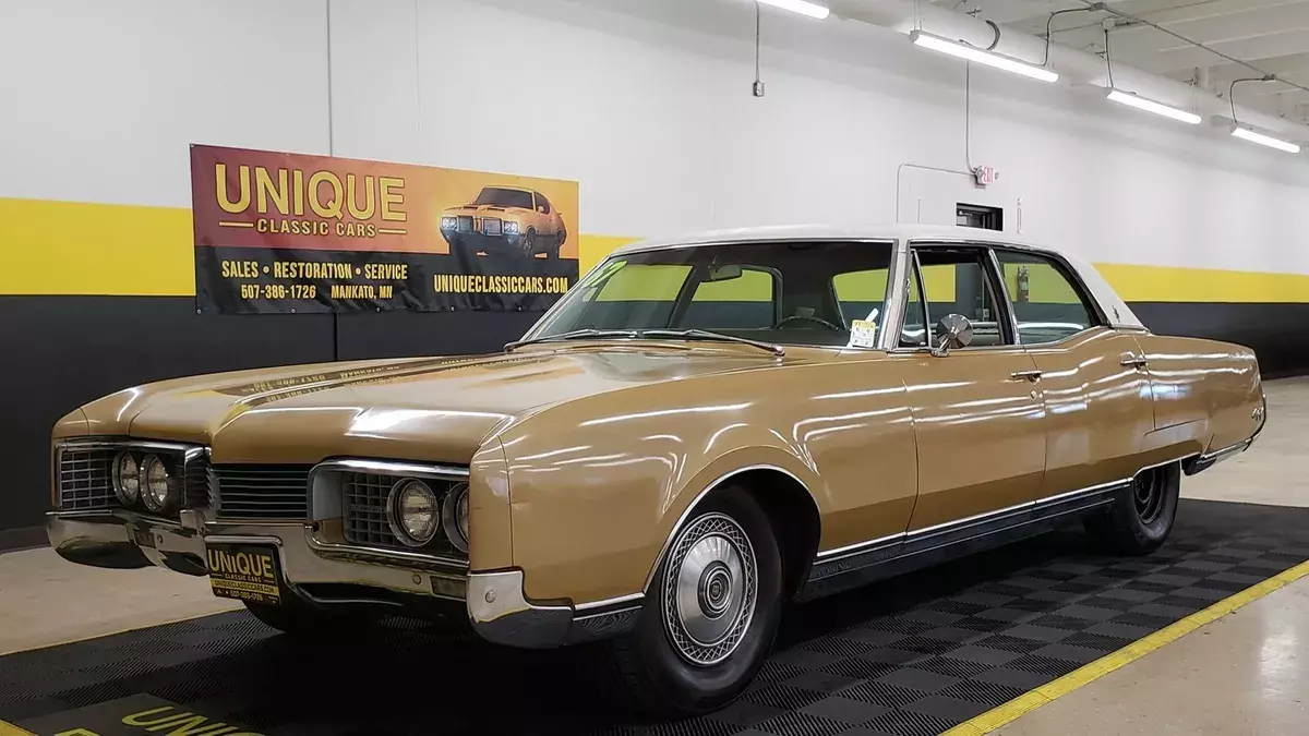 1967 Oldsmobile 68 4-Door Luxury Sedan 1967 Oldsmobile 98 4 Door Luxury Sedan