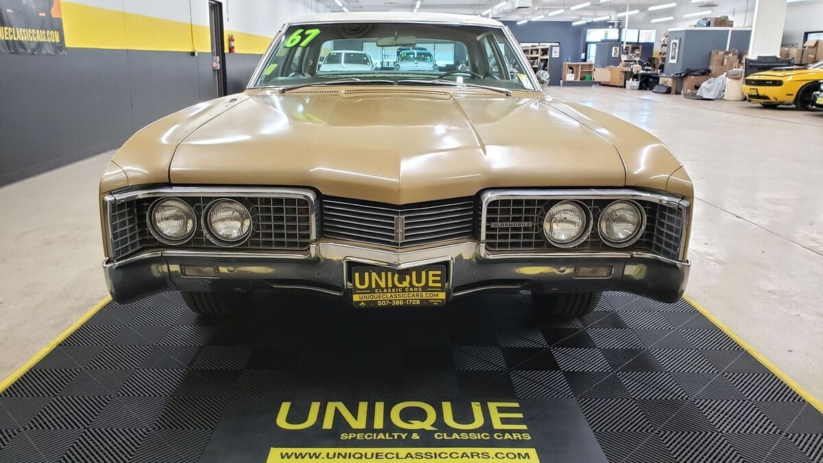 1967 Oldsmobile 98 4 Door Luxury Sedan - photo 2