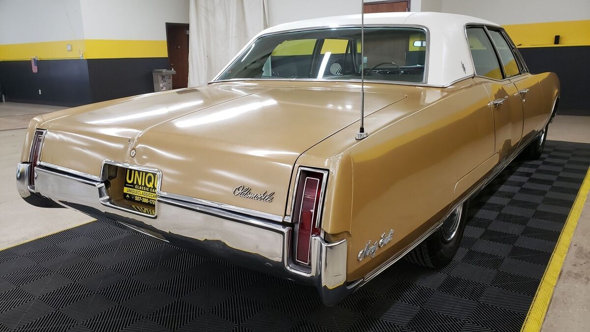 1967 Oldsmobile 98 4 Door Luxury Sedan - photo 4