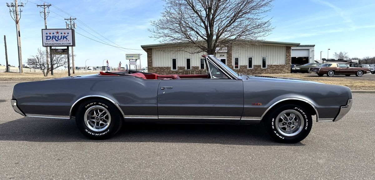 1967 Oldsmobile Cutlass 442 Convertible - photo 2