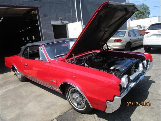 1967 Oldsmobile Cutlass 2-door convertible - photo 11