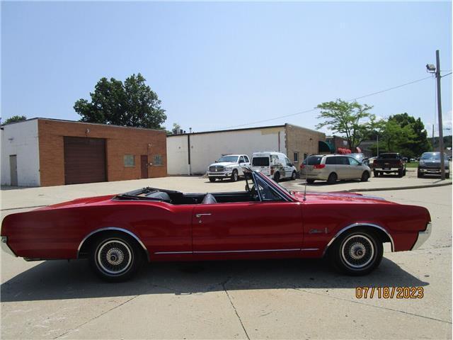 1967 Oldsmobile Cutlass 2-door convertible - photo 6