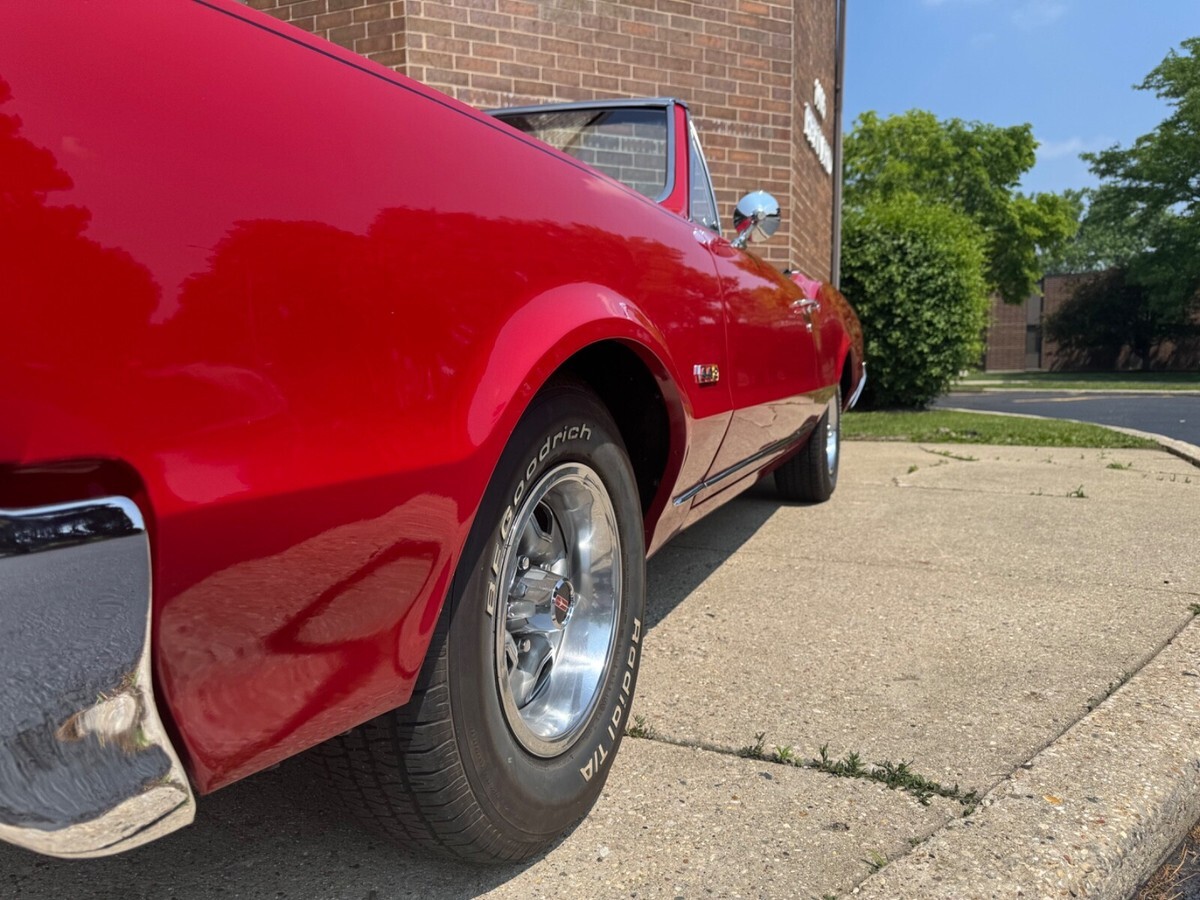 1967 Oldsmobile Cutlass Supreme Convertible - photo 2