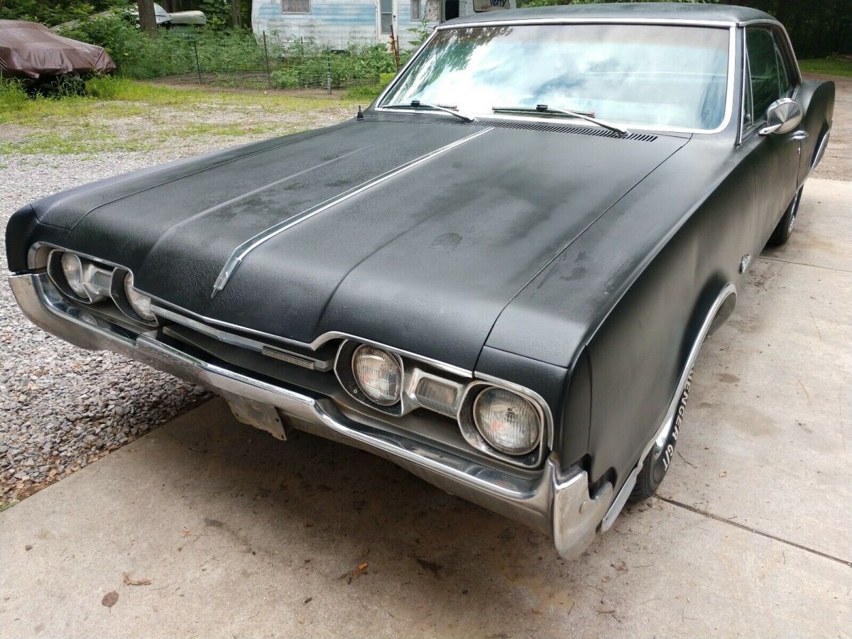 1967 Oldsmobile Cutlass Supreme Holiday Coupe - photo 2