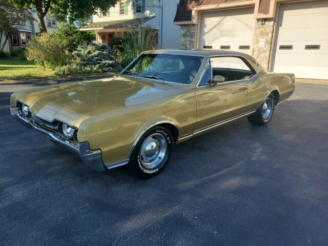 1967 Oldsmobile Cutlass Hurst Olds Gold Edition - photo 2