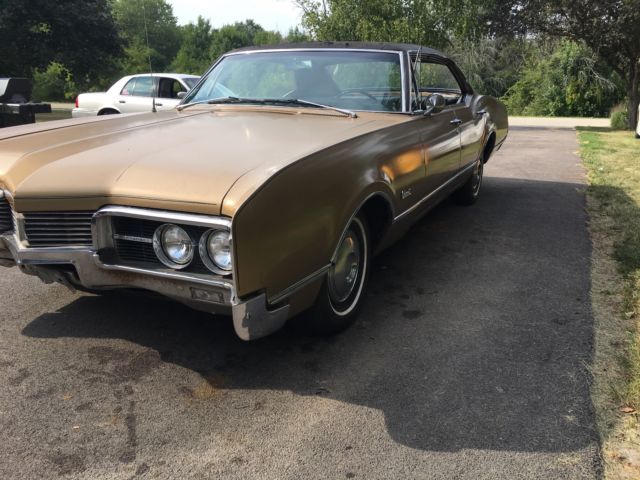 1967 Oldsmobile Eighty-Eight Holiday Sedan - photo 3
