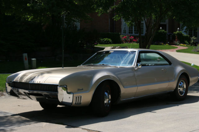 1967 Oldsmobile Toronado - photo 2