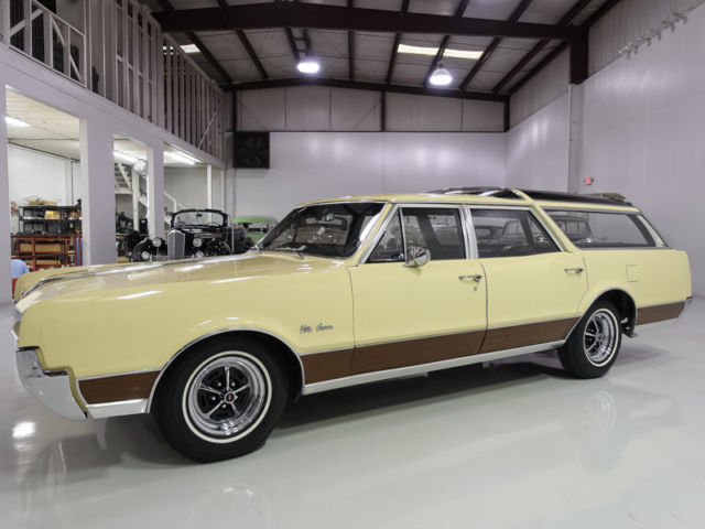 1967 Oldsmobile Vista Cruiser Custom Wagon | Numbers matching | Performs great! 1967 Oldsmobile Vista Cruiser Custom Wagon