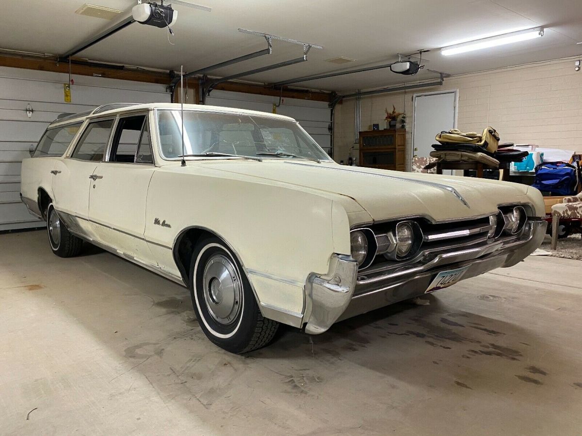 1967 Oldsmobile Custom Cruiser Vista Cruiser Wagon - photo 2