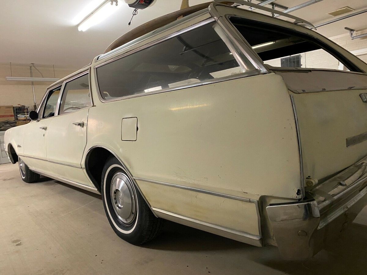 1967 Oldsmobile Custom Cruiser Vista Cruiser Wagon - photo 4