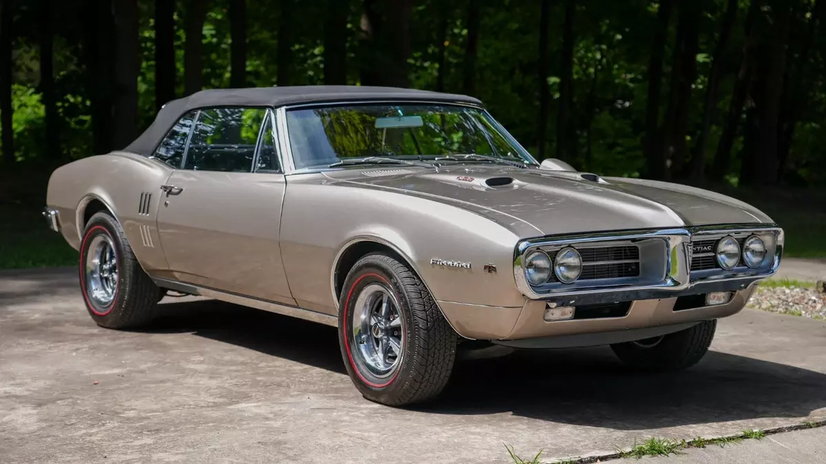 1967 Pontiac Firebird 400 V8 Convertible, A Classic Muscle Car Restored To New 1967 Pontiac Firebird