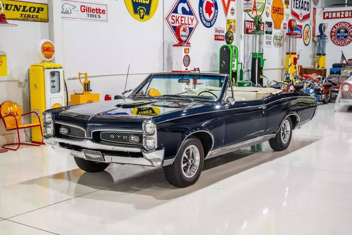 1967 Pontiac GTO Convertible 400, 4-Spd, Rare Fathom Blue/White Top/Interior 1967 Pontiac GTO Convertible