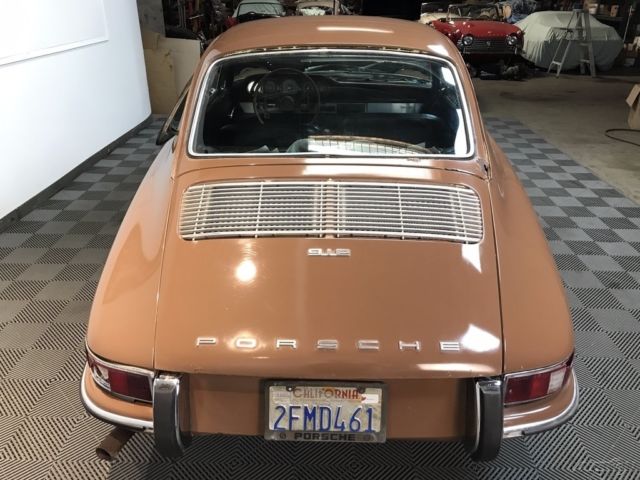 1967 Porsche 912 912 COUPE. SPECIAL ORDER LIDO GOLD PAINT / BLACK TRIM, 4-SPEED. - photo 4