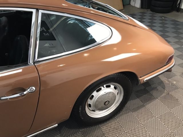 1967 Porsche 912 912 COUPE. SPECIAL ORDER LIDO GOLD PAINT / BLACK TRIM, 4-SPEED. - photo 9