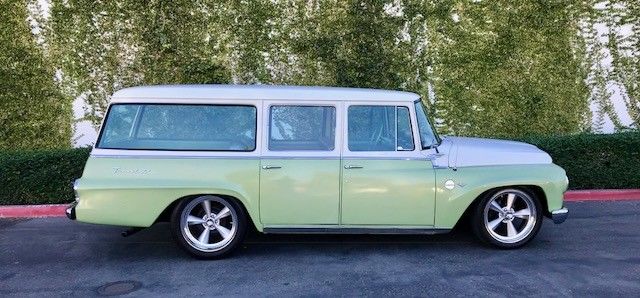 1967 International Harvester Travelall custom - photo 2