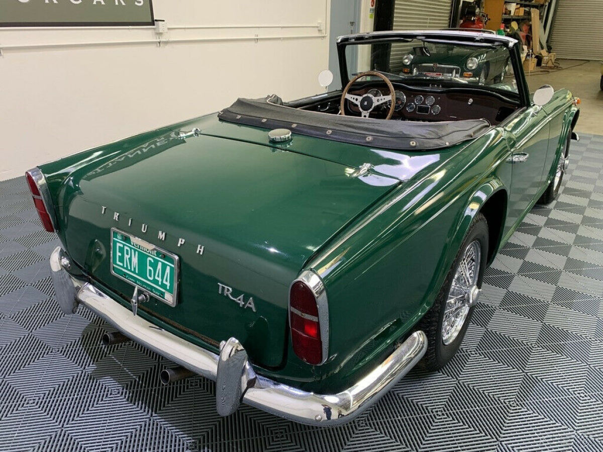 1967 Triumph TR4 1967 TRIUMPH TR4A. BRITISH RACING GREEN. - photo 10