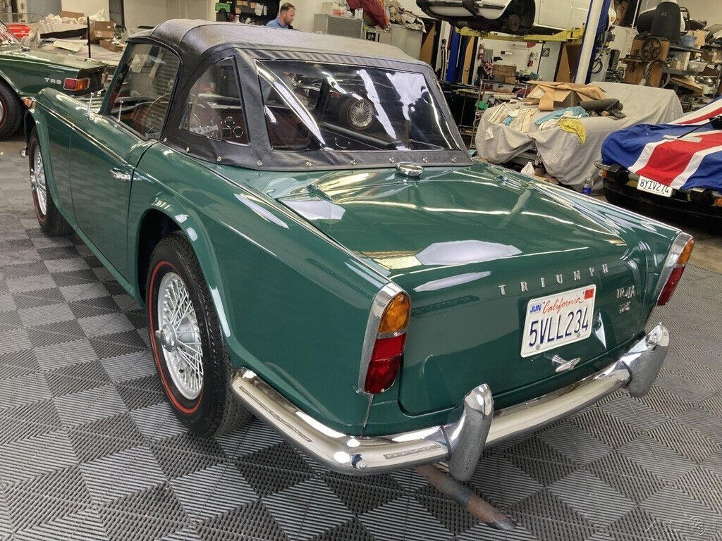 1967 Triumph TR4A 1967 TRIUMPH TR4A IRS. BRITISH RACING GREEN WITH BLACK TRIM - photo 12