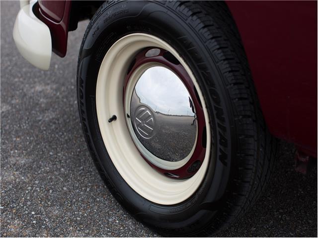 1967 Volkswagen Bus/Vanagon TYPE 2 13 WINDOW DELUXE MICROBUS - photo 9