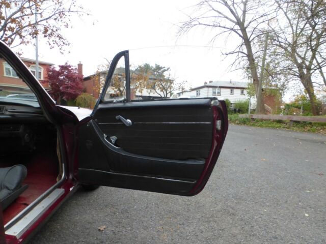 1967 Volvo P1800 1800S - photo 10