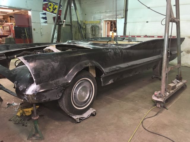 1966 Lincoln Town Car Batmobile Built on a 1976 Lincoln Chassis, 460 4v - photo 2