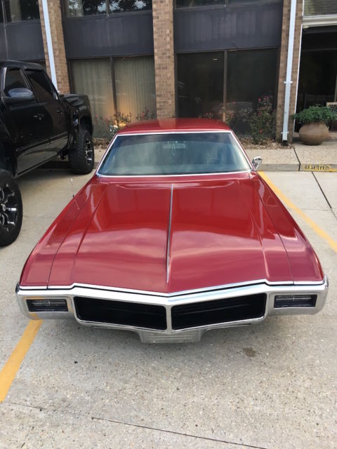 1968 Buick Riviera Bucket Seats with center console shifter - photo 3