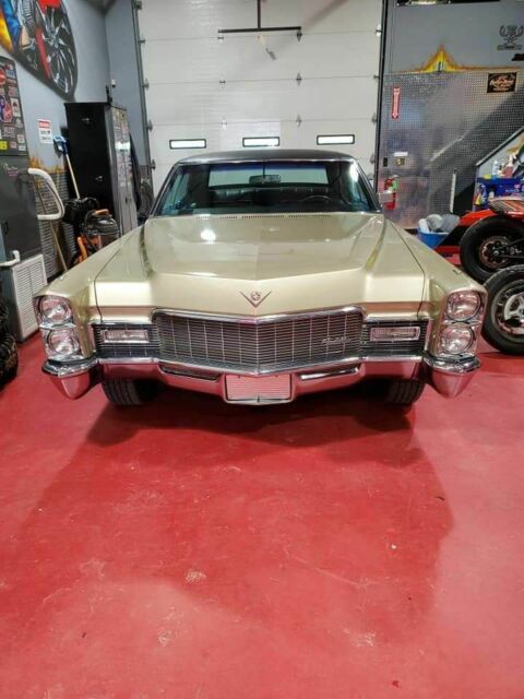 1968 Cadillac DeVille 4 door - photo 2