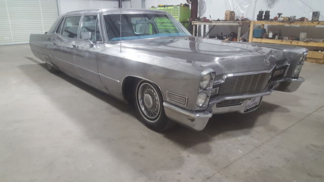 1968 Cadillac Fleetwood crome