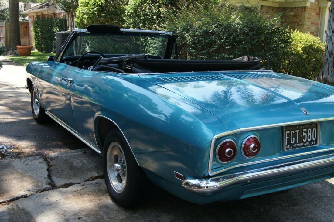 1968 Cheverolet Corvair Monza Convertible - 4 speed 1968 Chevrolet Corvair