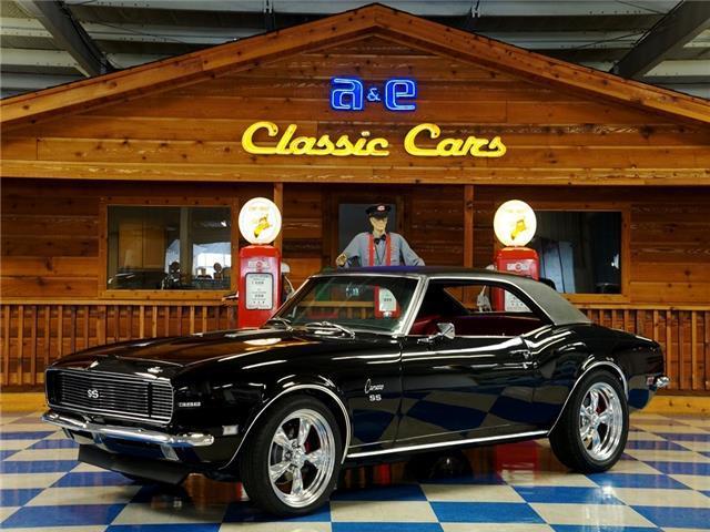 1968 Chevrolet Camaro 454 Big Block - Black 1968 Chevrolet Camaro SS Badges / RS hide away light / 454 Big Block