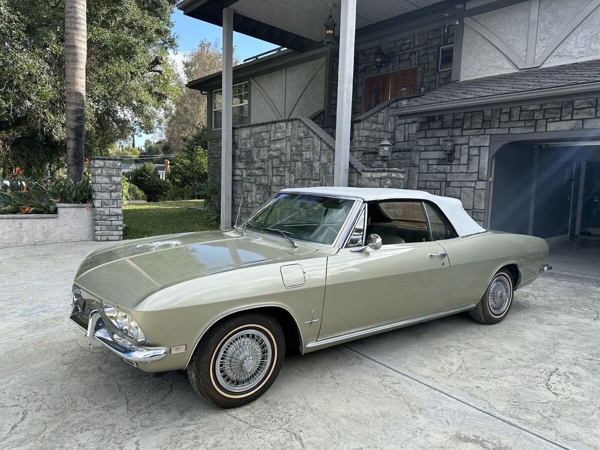 1968 Chevrolet Corvair Monza Convertible - photo 2