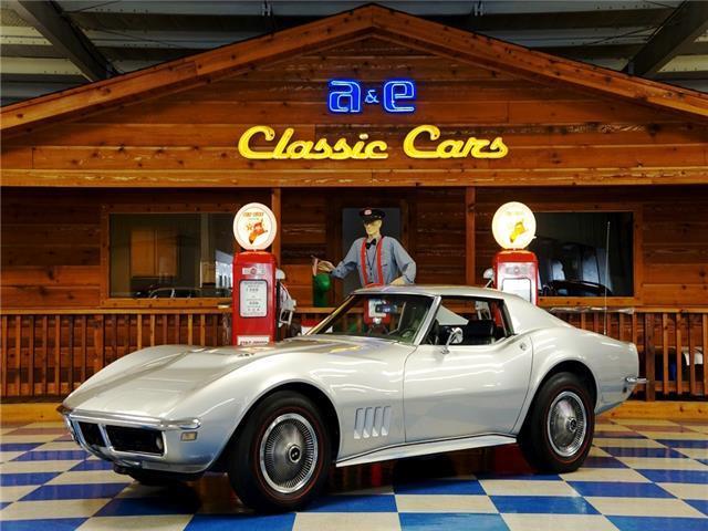 1968 Chevrolet Corvette T-top 427 cui - Silverstone Silver 1968 Chevrolet Corvette --