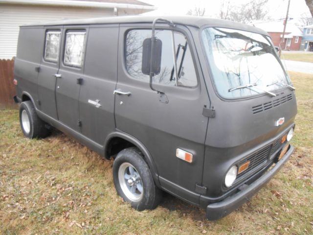 1968 Chevrolet G10 Van - photo 2
