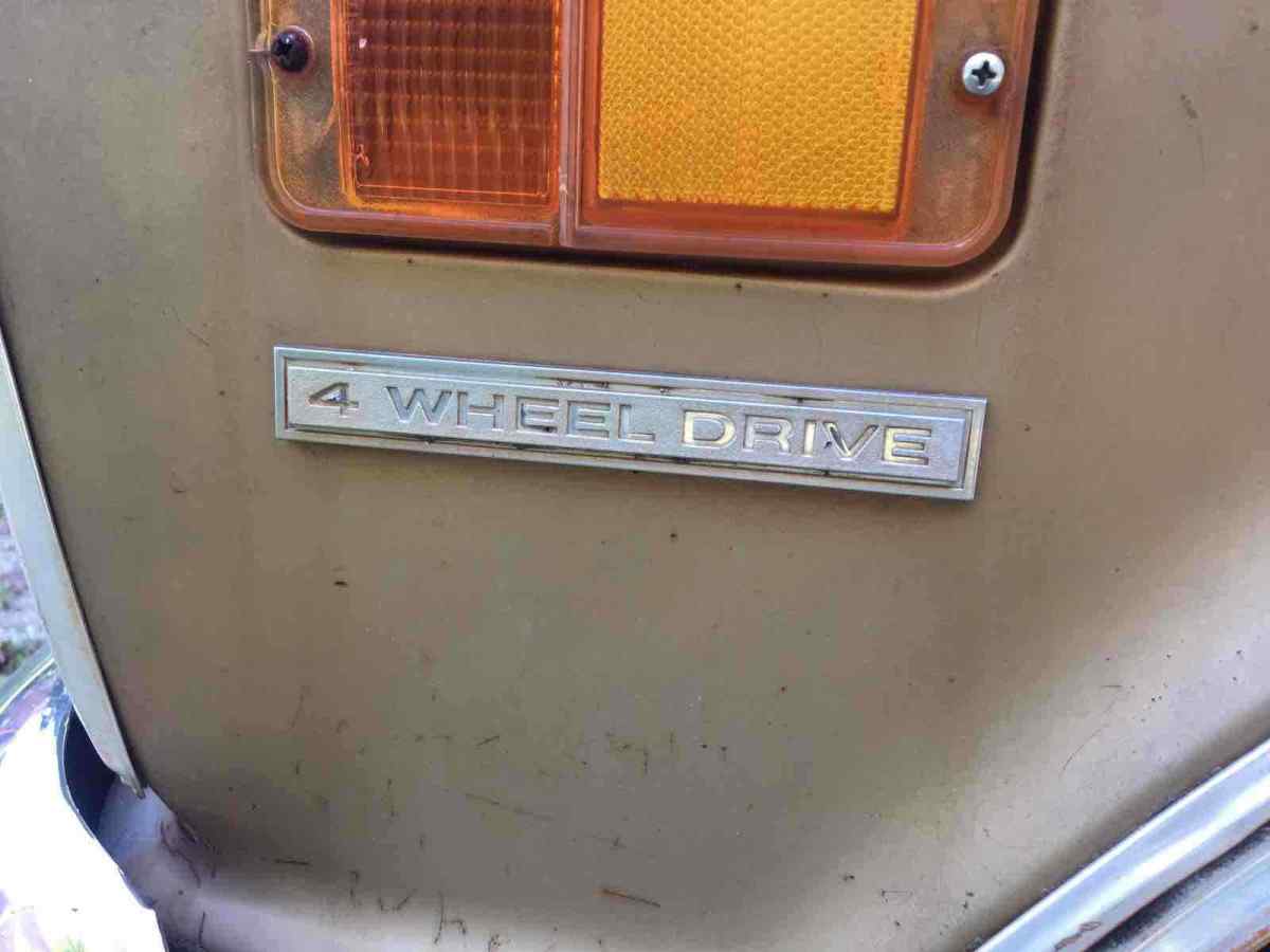 1968 Chevrolet Suburban 4x4 - photo 12