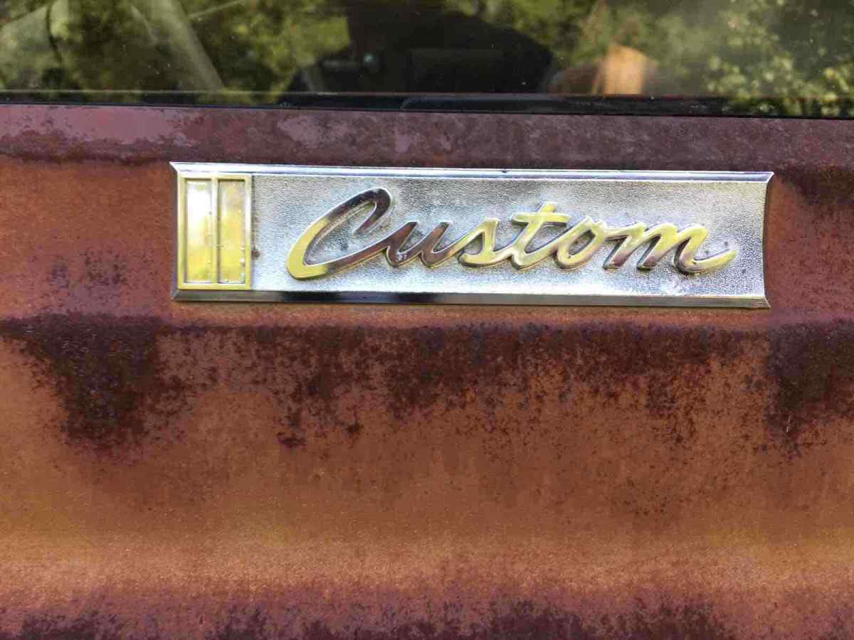 1968 Chevrolet Suburban 4x4 - photo 8
