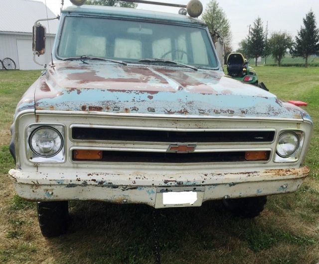 1968 Chevrolet Suburban (K20) 4x4 - 292 motor - 25,949 orig miles 1968 Chevrolet Suburban