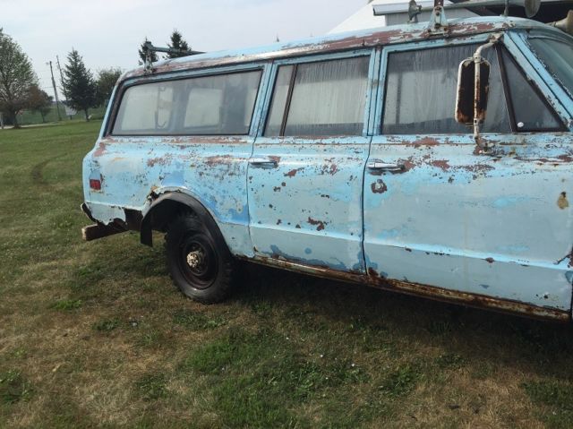 1968 Chevrolet Suburban - photo 2