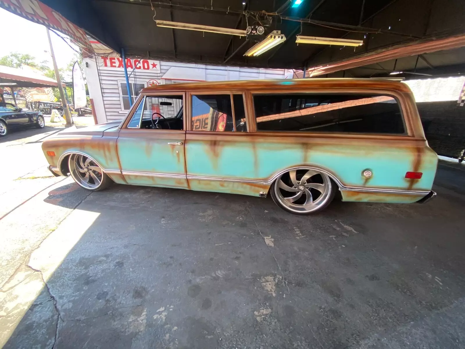 1968 Chevrolet Suburban - photo 3