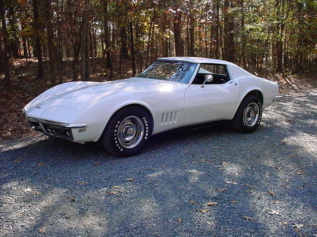 1968 Chevy Corvette. Matching # 327/Auto. White/Black. A/C, P/S, P/W NO RESERVE 1968 Chevrolet Corvette Matching # 327/300hp Auto P/W P/S A/C NO RESERVE!!