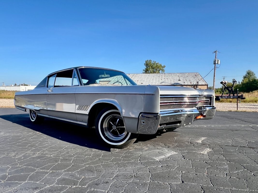 1968 Chrysler 300 Series - photo 4