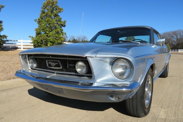 1968 Ford Mustang Coupe w/ AC - Power Brakes and Power Steering 1968 Ford Mustang 289 with Air Conditioning