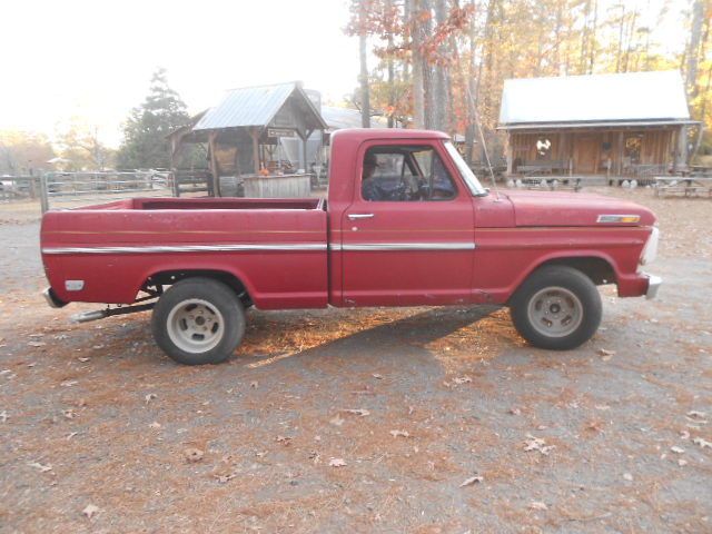 1968 Ford short bed F-100 pickup modified 302 with 4 on the floor. 1968 Ford F-100 SHORT BED