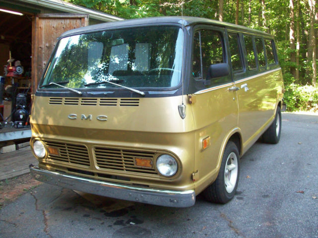 1968 GMC-Chevy Handi-bus, 350 crate motor , 2 sp power glide 1968 Chevrolet G20 Van