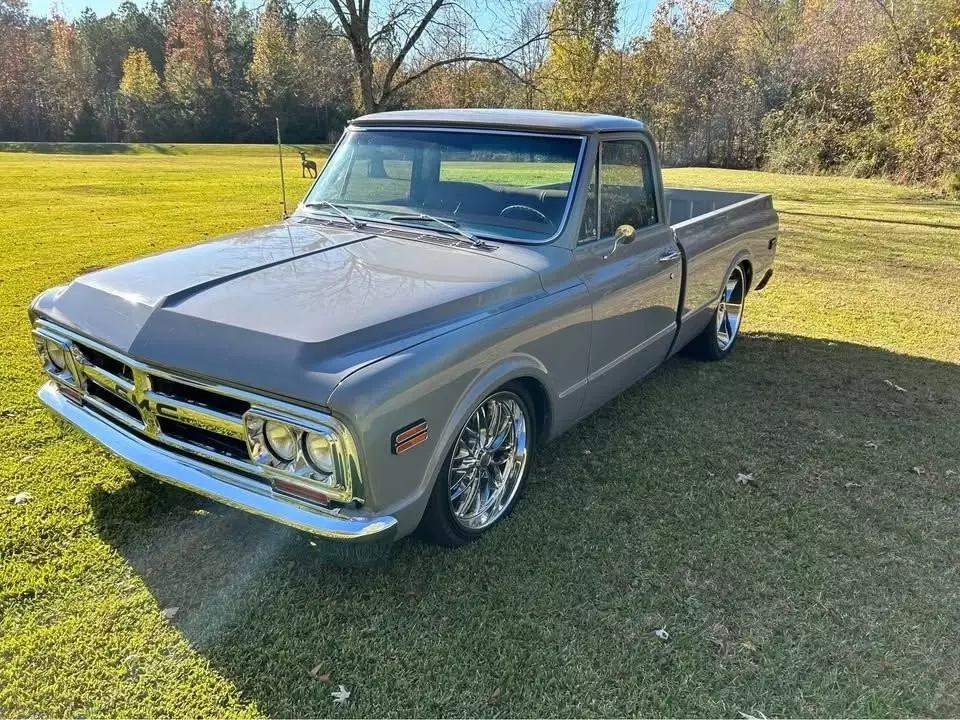 1968 GMC regular cab 4-Link Coil Overs, Boyd Tank, Custom Interior by Guy’s