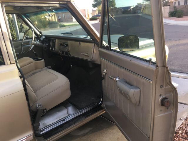 1968 GMC Suburban - photo 10
