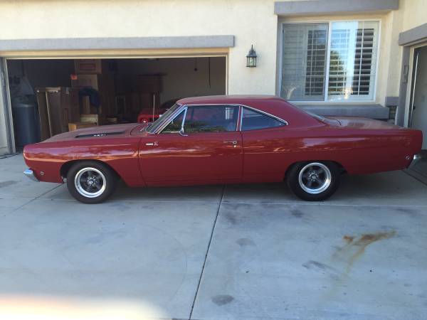 1968 Hemi Roadrunner, 4 speed, Original J code car 1968 Plymouth Road Runner